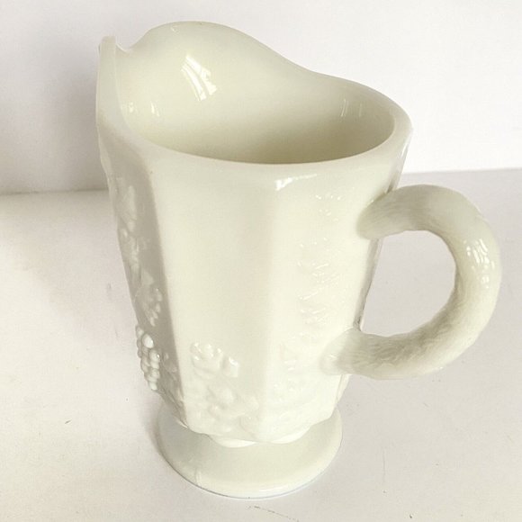 Vintage WESTMORELAND Paneled Grapes Vine White Milk Glass Creamer Pitcher MINT - Picture 7 of 9